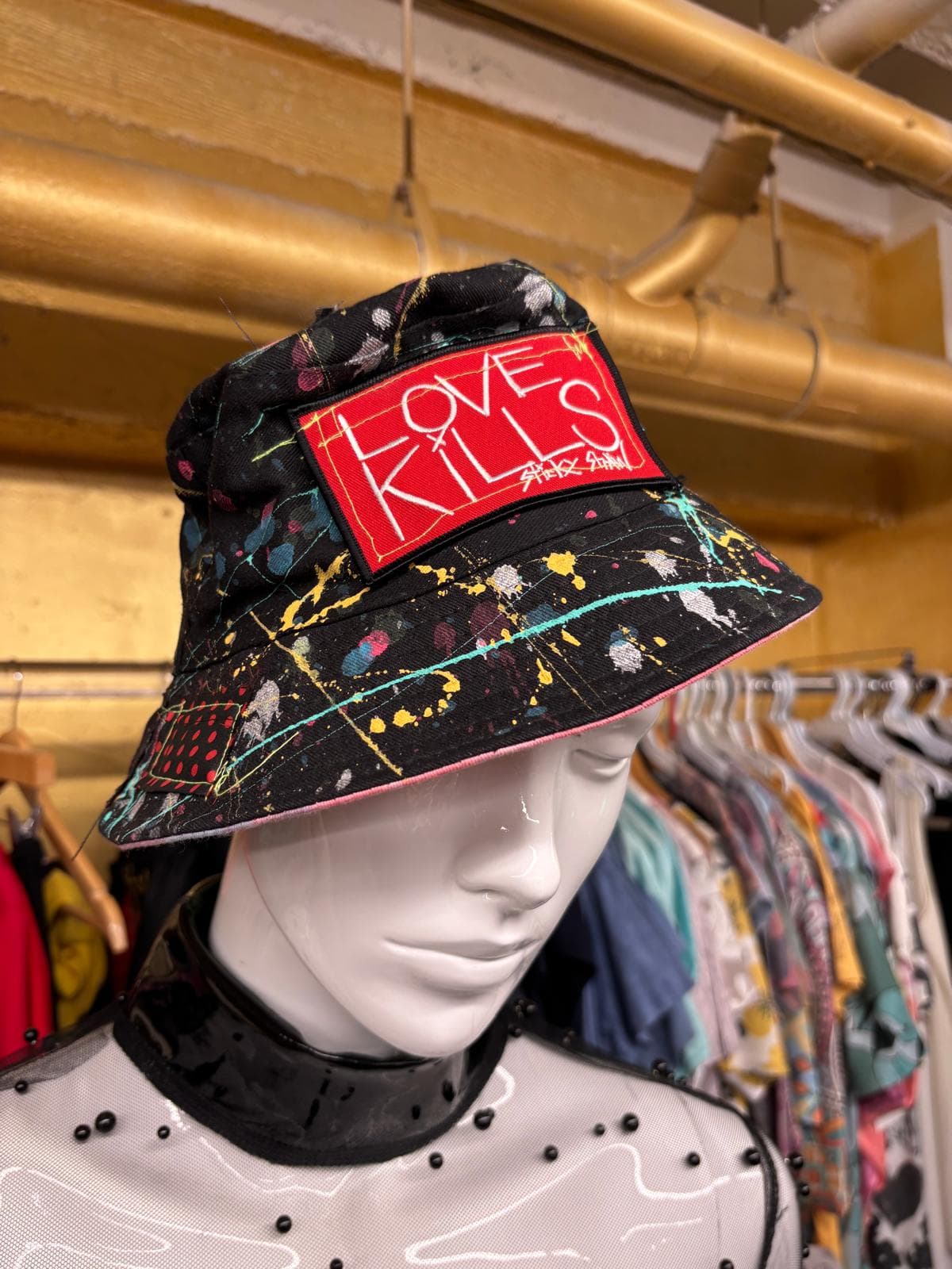 Love Kills - Bucket Hat print detail