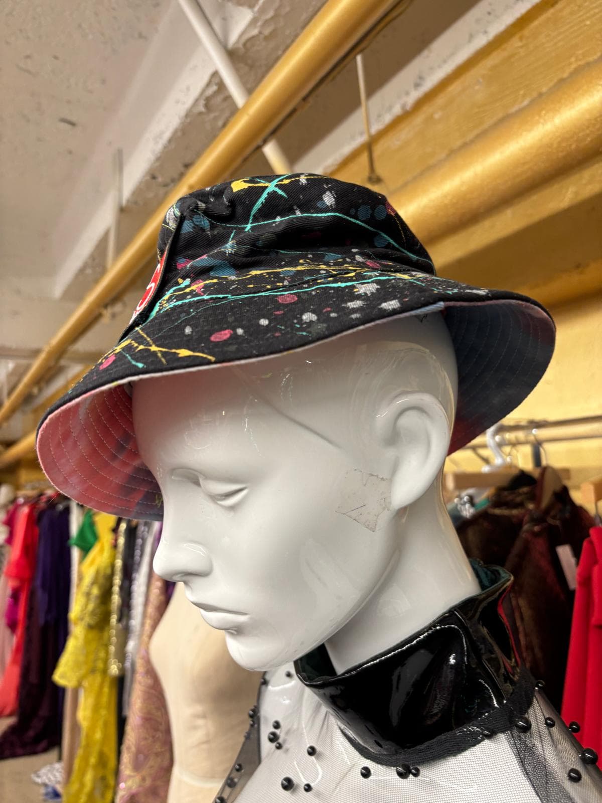 Love Kills - Bucket Hat print detail