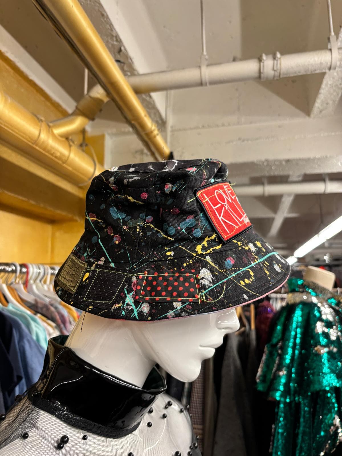 Love Kills - Bucket Hat print detail